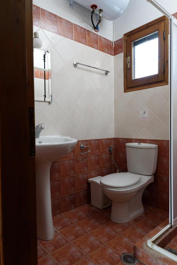 Leonidas Xinovrisi Exterior foto