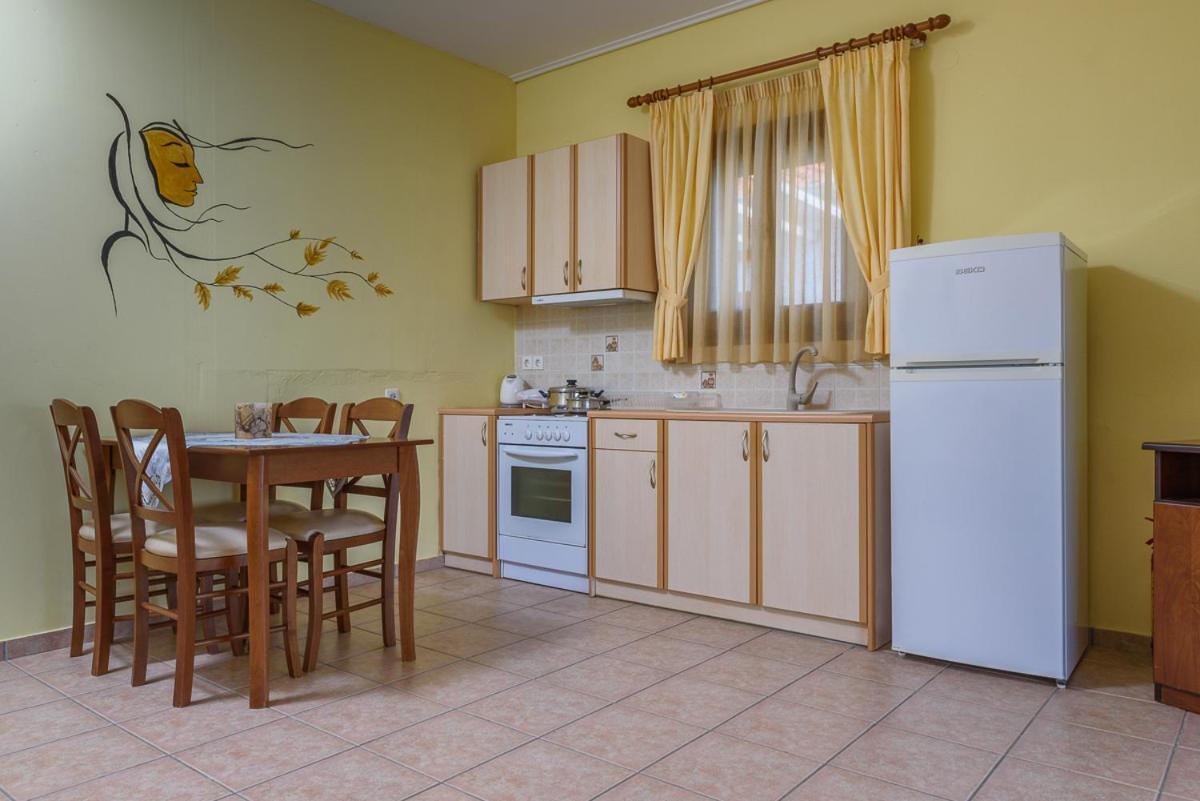 Leonidas Xinovrisi Exterior foto