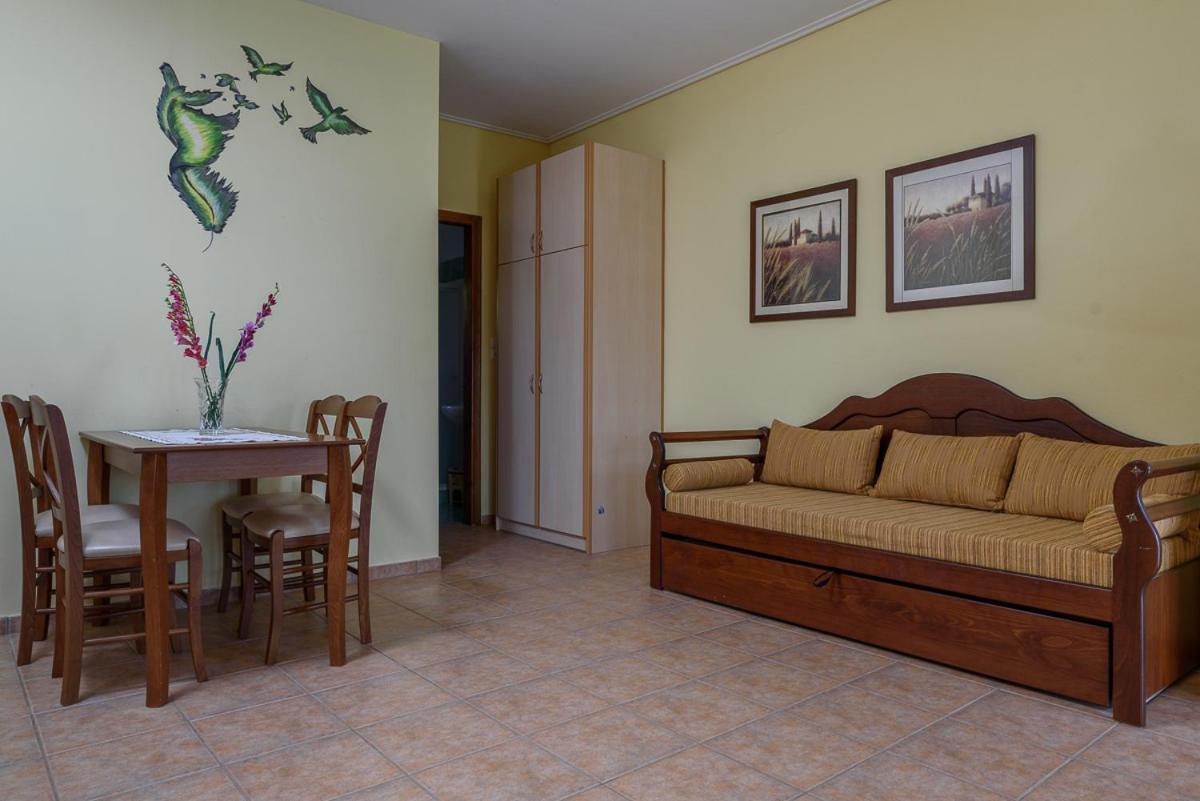 Leonidas Xinovrisi Exterior foto