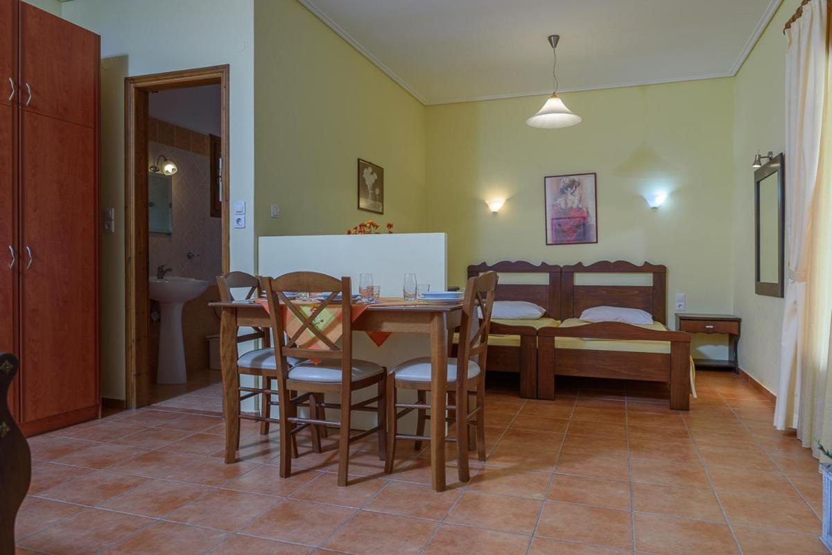 Leonidas Xinovrisi Exterior foto
