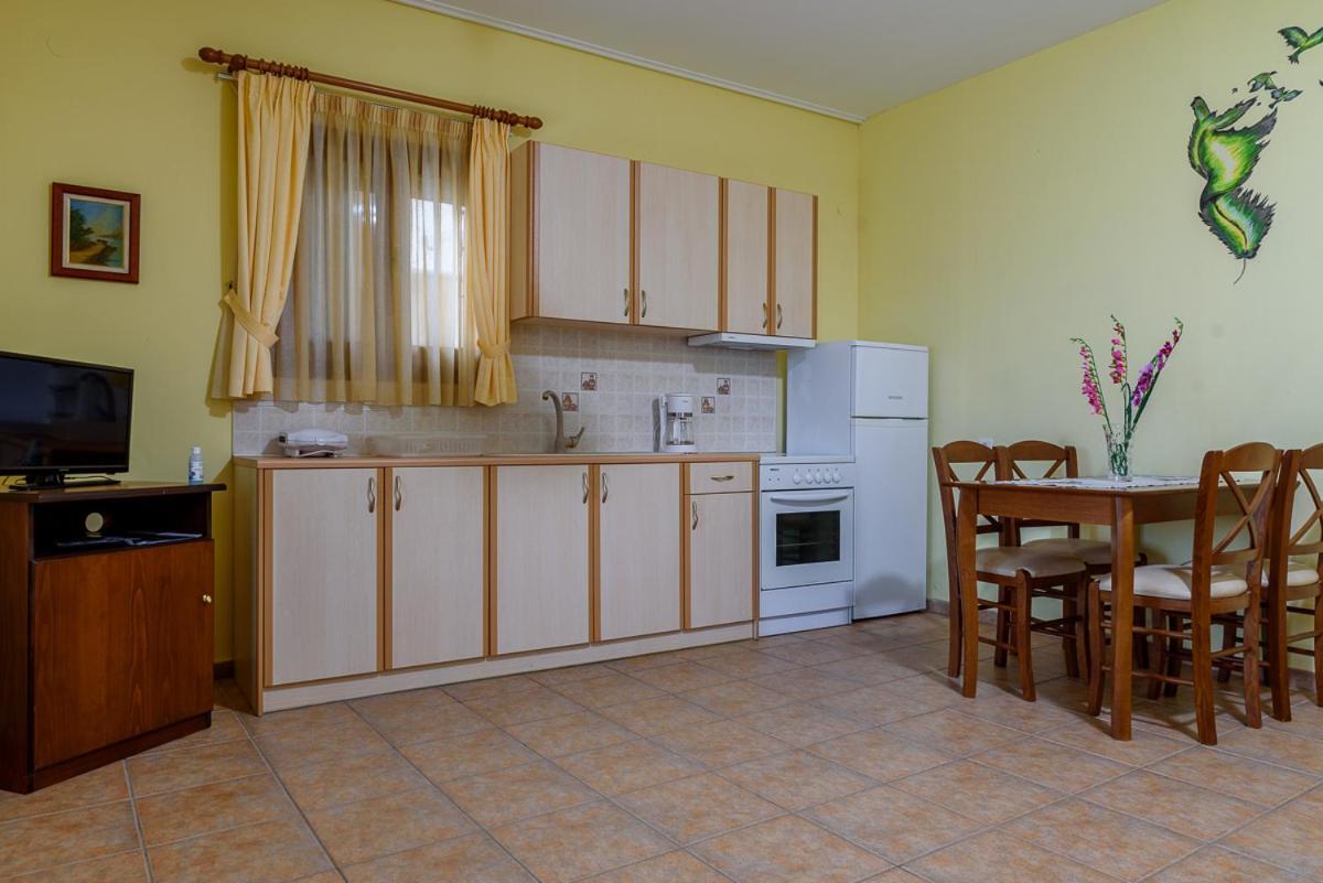 Leonidas Xinovrisi Exterior foto