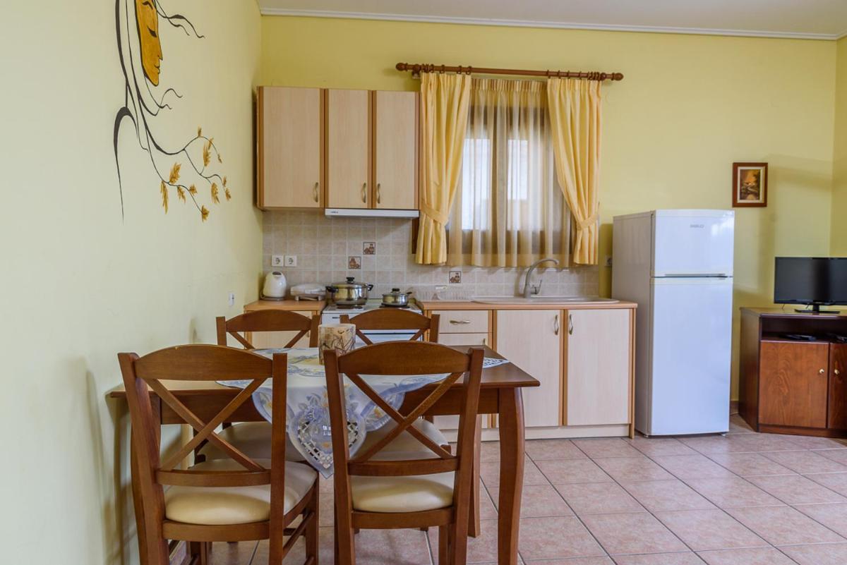Leonidas Xinovrisi Exterior foto