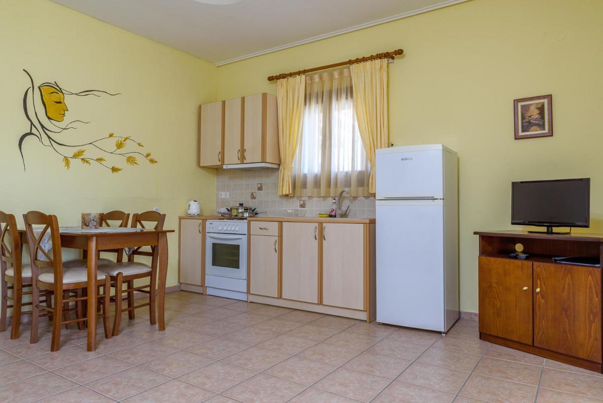 Leonidas Xinovrisi Exterior foto