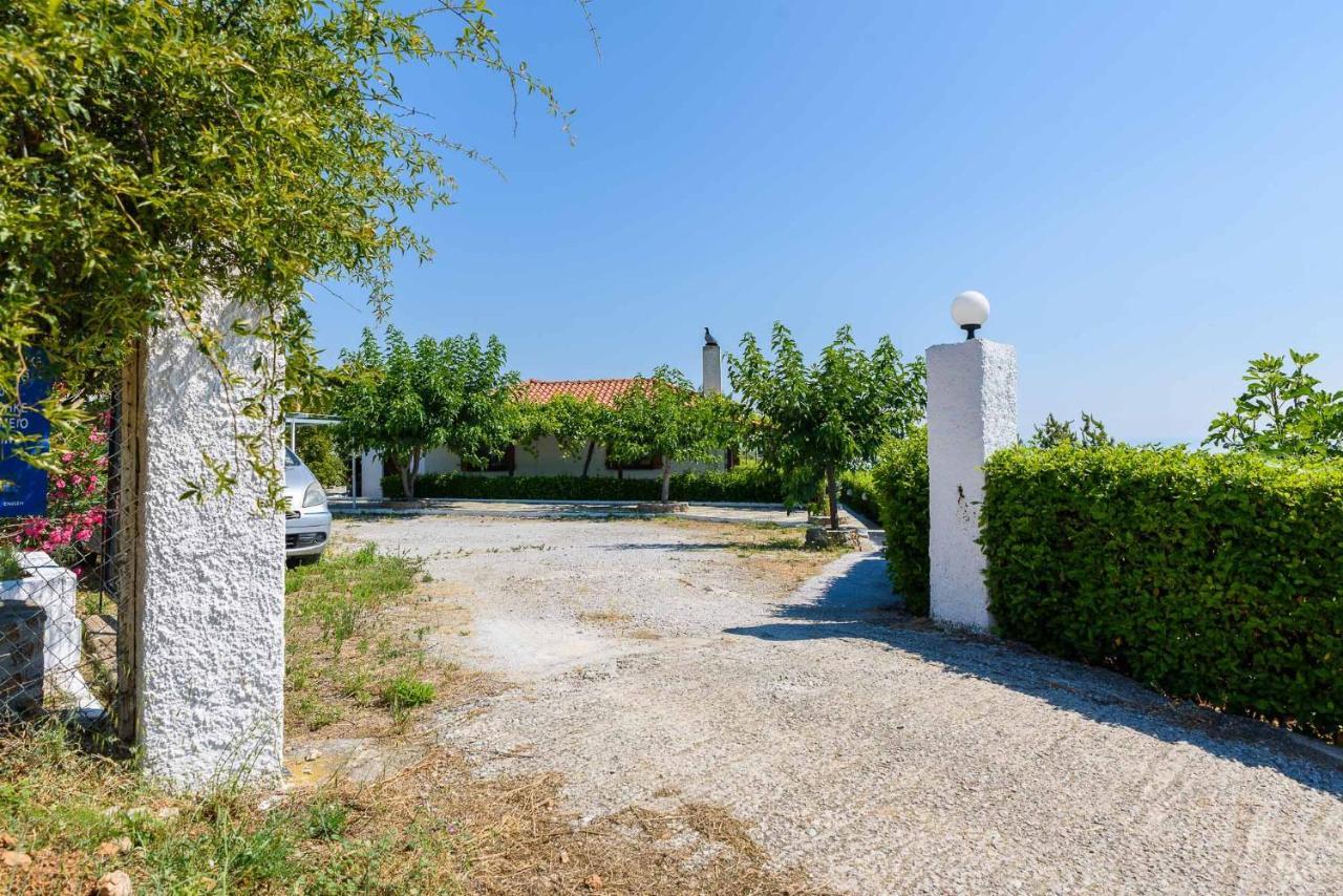 Leonidas Xinovrisi Exterior foto